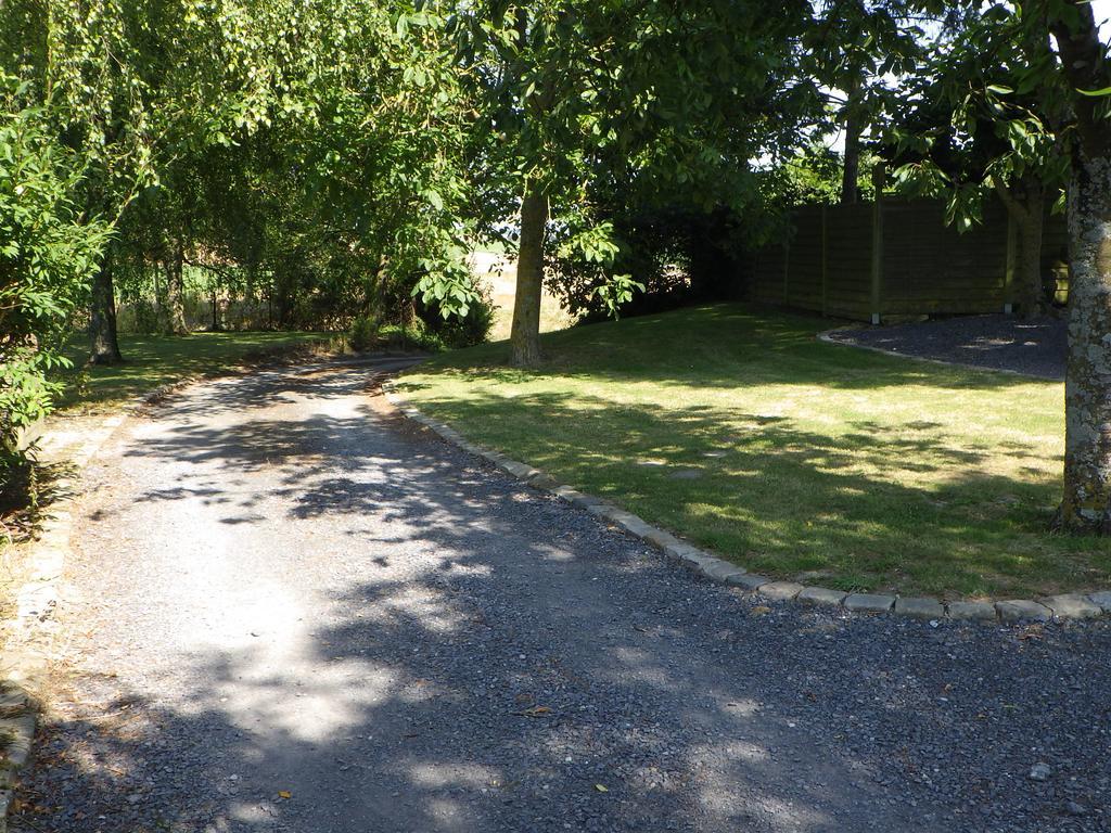 Les Gîtes Du Vieux Frêne Longavesnes Exterior foto